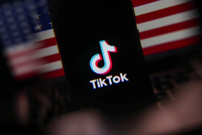 TikTok частково відновив свою роботу в США після блокування платформи